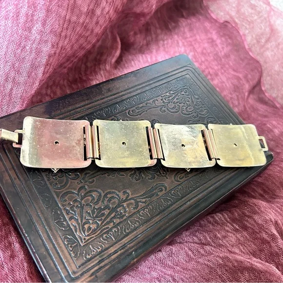 Vintage Art Nouveau Romantic Fleur de Lis Gold Metal Bracelet - Picture 3 of 5